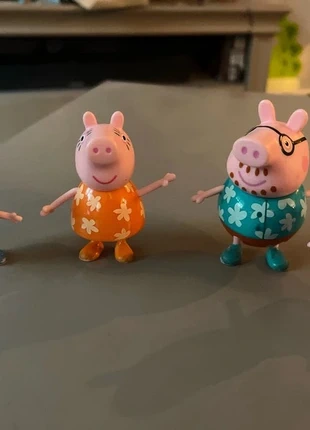 Lot peppa et sa famille en vacances, brand: Peppa Pig, condizioni: Ottime, taglia: 24-36 mesi / 92 cm, €8.00, €9.10 include la Protezione acquisti
