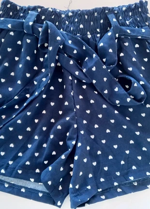 Short à cœurs / Short cuoricini / Short corazones, staat: Heel goed, maat: S / 36 / 8, € 5,00, € 5,95 inclusief Kopersbescherming