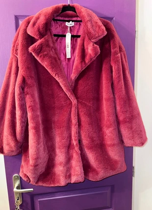 Veste fausse fourrure Tally Weijl rouge/bordeaux, marque: Tally Weijl, état: Neuf avec étiquette, taille: L / 40 / 12, 12,00 €, 13,30 € Protection acheteurs incluse