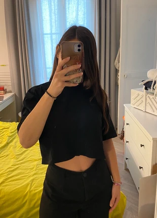 Haut court noir Zara – Simplicité efficace & confort au quotidien, merk: Zara, staat: Heel goed, maat: M / 38 / 10, € 8,00, € 9,10 inclusief Kopersbescherming