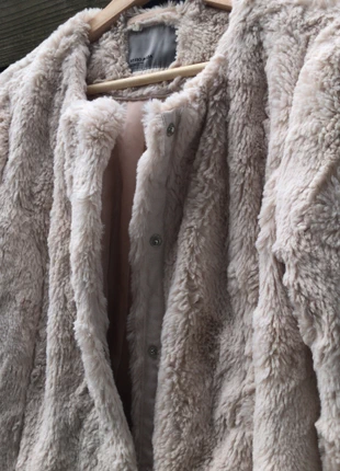 Crèmekleurige jas designed by Vero Moda medium, merk: Vero Moda, staat: Heel goed, maat: M / 38 / 10, € 4,90, € 5,85 inclusief Kopersbescherming