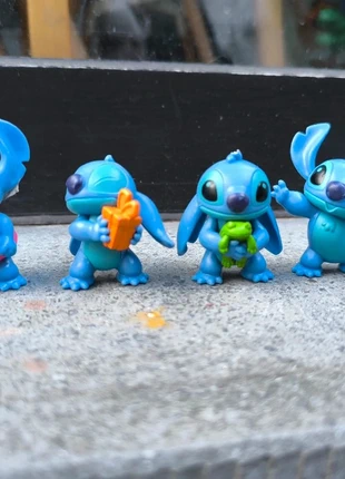 Figurine de stich Disney Lilio et stich lot de 4 figurine, marque: Disney, état: Très bon état, taille: 4 ans / 104 cm, 4,00 €, 4,90 € Protection acheteurs incluse