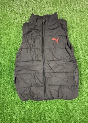 Puma – Gilet sans manches enfant matelassé – Noir logo rouge – Taille XS (5–6 ans), marque: Puma, état: Très bon état, taille: 6 ans / 116 cm, 15,00 €, 16,45 € Protection acheteurs incluse