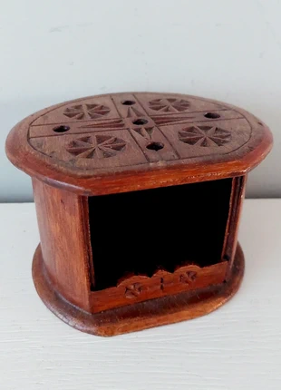 Antieke houten stoof plantenhouder, marque: Vintage Dressing, état: Très bon état, 9,50 €, 10,68 € Protection acheteurs incluse