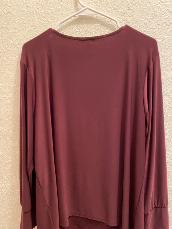 Size 18/20 long sleeve with cute cutout in front 4