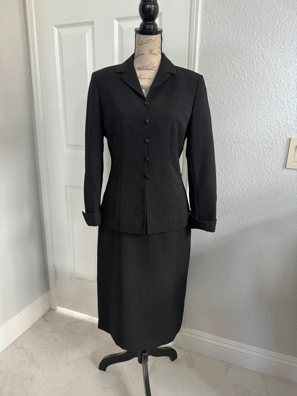 Kasper skirt suit 1