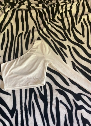 White one-shoulder top, marca: Shein, estado: Nuevo sin etiquetas, tamaño: XS / 34 / 6, 2,00 €, 2,80 € Protección al comprador incluida