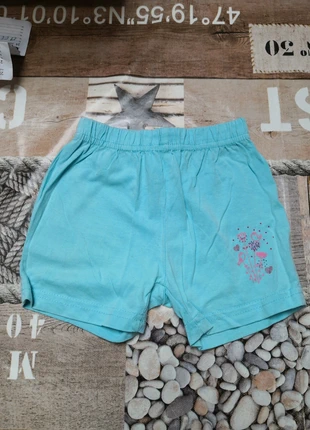 Short 12 mois, staat: Heel goed, maat: 9-12 maanden / 74 cm, € 1,00, € 1,75 inclusief Kopersbescherming