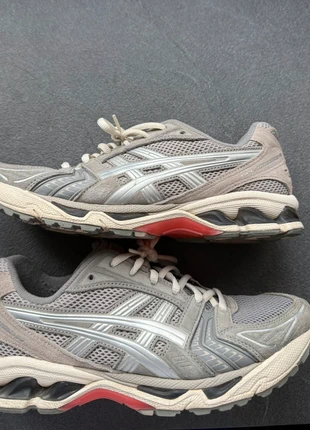 Asics gel kayano 14 grise et orange, marque: Asics, état: Bon état, taille: 42,5, 85,00 €, 89,95 € Protection acheteurs incluse