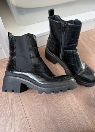 Bottines noires vernies, merk: Tissaia, staat: Heel goed, maat: 38, € 6,00, € 7,00 inclusief Kopersbescherming