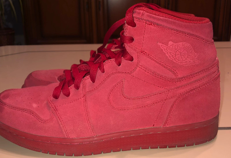 Nike air jordan sales 1 red suede