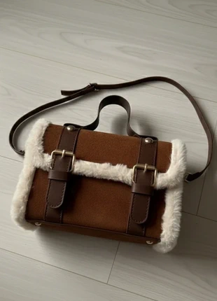 Sac bandoulière style vintage brun avec détails duveteux et boucles décoratives, brand: Vintage, condition: Very good, €29.00, €31.15 includes Buyer Protection