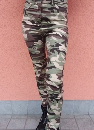 Jeans camouflage verde calzedonia taglia S, brand: Calzedonia, condizioni: Nuovo senza cartellino, taglia: S / IT 40 / EU 36, €10.00, €11.20 include la Protezione acquisti