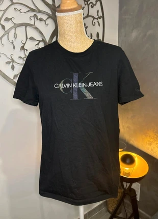 Tee Shirt Calvin Klein Jeans, marque: Calvin Klein, état: Neuf sans étiquette, taille: L / 40 / 12, 10,00 €, 11,20 € Protection acheteurs incluse