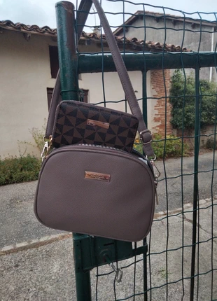 Sac a main avec plusieurs poches+ porte monnaie, staat: Nieuw met prijskaartje, € 10,00, € 11,20 inclusief Kopersbescherming