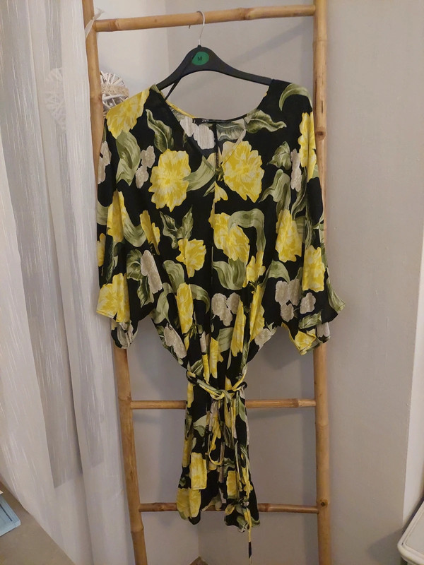 Vestido negro con flores amarilla talla L - Vinted Vestido negro con flores amarilla talla L - Vinted
