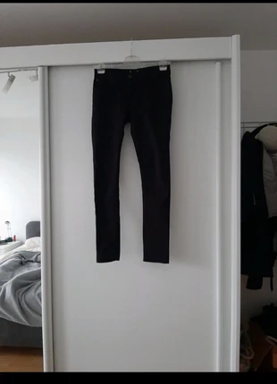 🌸Röhrenjeans mit Muster🌸, marque: Amisu, état: Neuf sans étiquette, taille: M / 38 / 10, 7,00 €, 8,05 € Protection acheteurs incluse