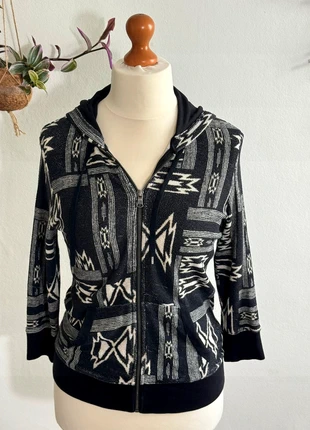 Sweat Lauren de RL noir zippé à capuche avec motifs tribal Absence d'étiquette concernant la Taille, marque: Lauren Ralph Lauren, état: Très bon état, taille: Autre, 19,90 €, 21,60 € Protection acheteurs (Pro) incluse