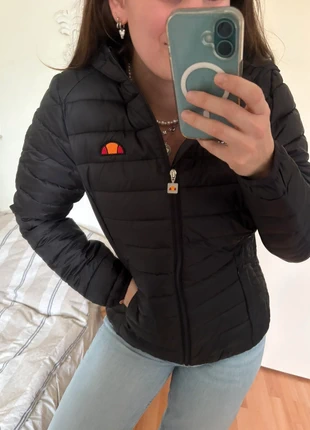 Ellesse puffer pufferjas pufferjack puffercoat zwart maat 42, marque: Ellesse, état: Neuf avec étiquette, taille: XL / 42 / 14, 39,00 €, 41,65 € Protection acheteurs (Pro) incluse