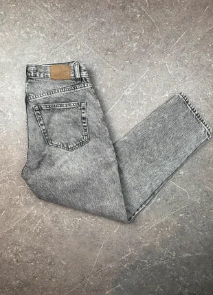Jeans coupe droite gris Pull&Bear taille 36 très bon état, brand: Pull & Bear, condizioni: Ottime, taglia: S / IT 40 / EU 36, €15.00, €16.45 include la Protezione acquisti