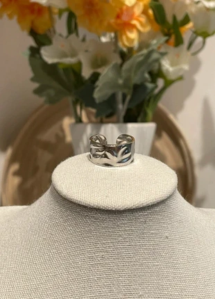 Bague Vega argentée ajustable en acier inoxydable, marke: Tendance, zustand: Sehr gut, größe: Größenverstellbar, 7,90 €, 9,00 € beinhaltet Vinted-Käuferschutz Pro