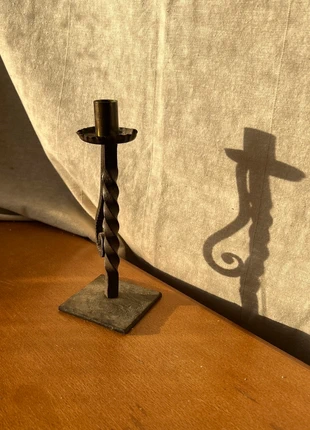 Brutalistische ijzeren kandelaar, marca: Apart, estado: Bom, €7.50, €8.58 inclui Proteção do Comprador