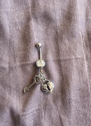 Piercing nombril cadenas + clé, staat: Heel goed, € 1,00, € 1,75 inclusief Kopersbescherming