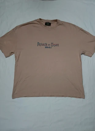 t shirt anime attack on titan, marke: Bershka, zustand: Neu, größe: M, 15,00 €, 16,45 € inklusive Vinted-Käuferschutz