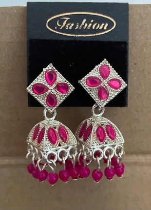 Small pink and silver Indian jhumke, marque: Indian, état: Très bon état, 3,50 €, 4,38 € Protection acheteurs incluse