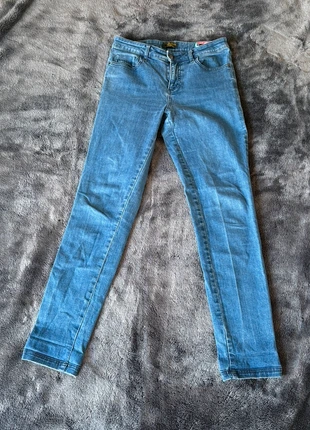 Jean authentique Le Mont Saint Michel en véritable toile de Nîmes, merk: Le Mont Saint Michel, staat: Heel goed, maat: M / 38 / 10, € 12,00, € 13,30 inclusief Kopersbescherming