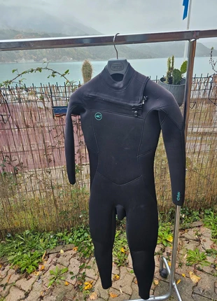 Combinaison neoprene femme 5.4, marque: O'Neill, état: Très bon état, 90,00 €, 95,20 € Protection acheteurs incluse