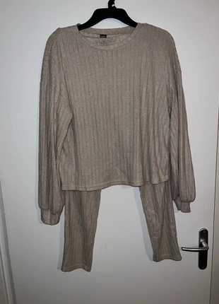 🧸Ensemble côtelé beige confortable, marke: Shein, zustand: Neu, größe: M / 38 / 10, 16,00 €, 17,50 € inklusive Vinted-Käuferschutz