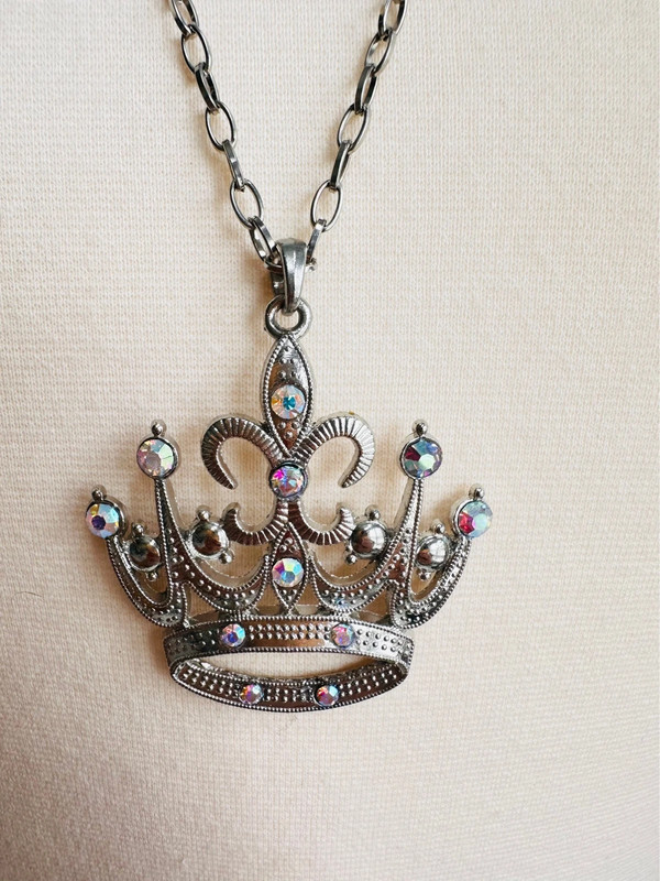 Silver crown necklace 2