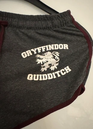 Gryffindor Quidditch Shorts – gemütlich & nerdy – Gr. S, marke: Primark, zustand: Sehr gut, größe: S / 36 / 8, 1,50 €, 2,28 € inklusive Vinted-Käuferschutz