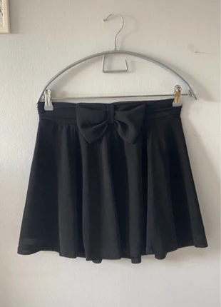 Jupe à noeud noire, brand: H&M, condition: Good, size: S / 36 / 8, €2.00, €2.80 includes Buyer Protection