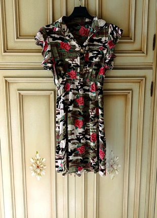 Vestitino mimetico con rose, marque: Vintage Dressing, état: Très bon état, taille: S / 36 / 8, 4,90 €, 5,85 € Protection acheteurs incluse