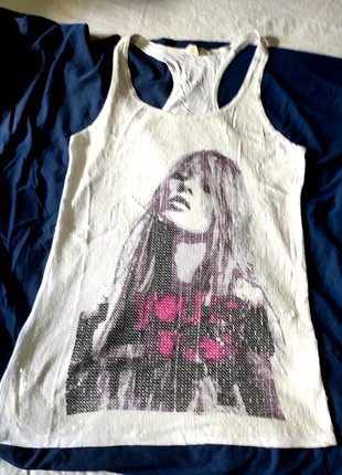 Maglia estiva, davanti tutto in paillettes.Mai indossata, condizioni: Ottime, taglia: XL / IT 46 / EU 42, €6.00, €7.00 include la Protezione acquisti