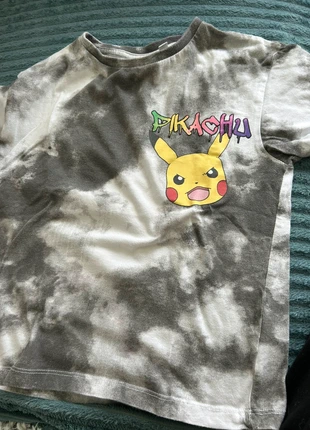 T-shirt Pokémon, marque: Pokémon, état: Très bon état, taille: 7 ans / 122 cm, 2,00 €, 2,80 € Protection acheteurs incluse
