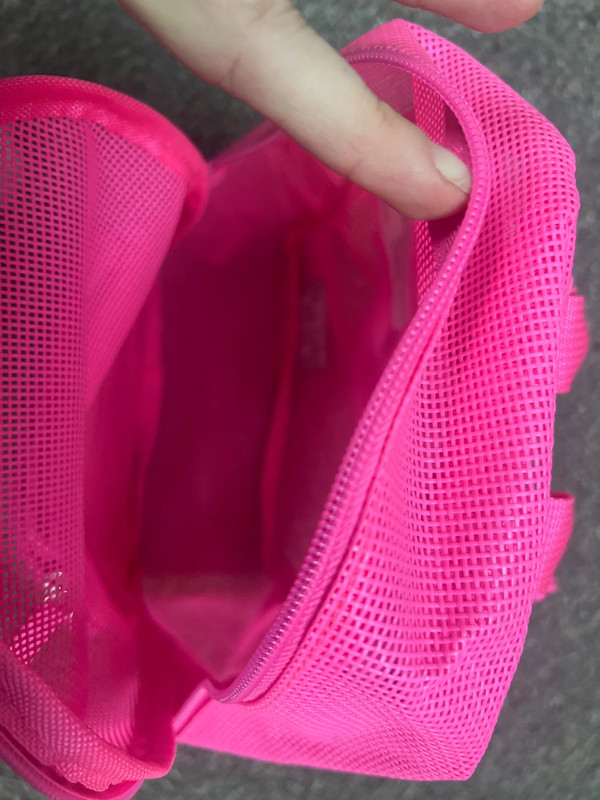 Super cute hot pink mesh mini backpack 🎒 w/ wristette 4