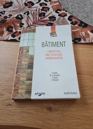 Livre bâtiment, état: Très bon état, 4,00 €, 4,90 € Protection acheteurs incluse