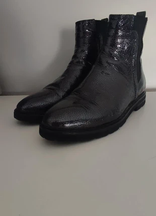 Black leather boots 39 julia Cerutti, marque: Preloved, état: Très bon état, taille: 39, 29,99 €, 32,19 € Protection acheteurs (Pro) incluse