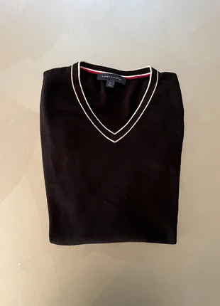 Pull noir col V Tommy Hilfiger, marque: Tommy Hilfiger, état: Très bon état, taille: M / 38 / 10, 18,00 €, 19,60 € Protection acheteurs incluse