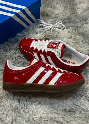 Adidas gazelle red Scarlet off White rouge vernis patent brillant TIKTOK - 37 1/3, marke: adidas, zustand: Neu, mit Etikett, größe: 37, 129,99 €, 137,19 € inklusive Vinted-Käuferschutz
