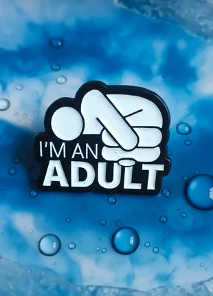 Pins I'm an Adult goth rock punk witch alt y2k wicca pastel kawaii spooky magic, marke: Witch, zustand: Sehr gut, 3,00 €, 3,85 € beinhaltet Vinted-Käuferschutz Pro