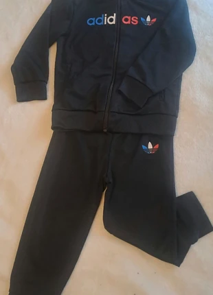 Ensemble jogging adidas 2-3ans, brand: adidas, condizioni: Buone, taglia: 3 anni / 98 cm, €7.00, €8.05 include la Protezione acquisti