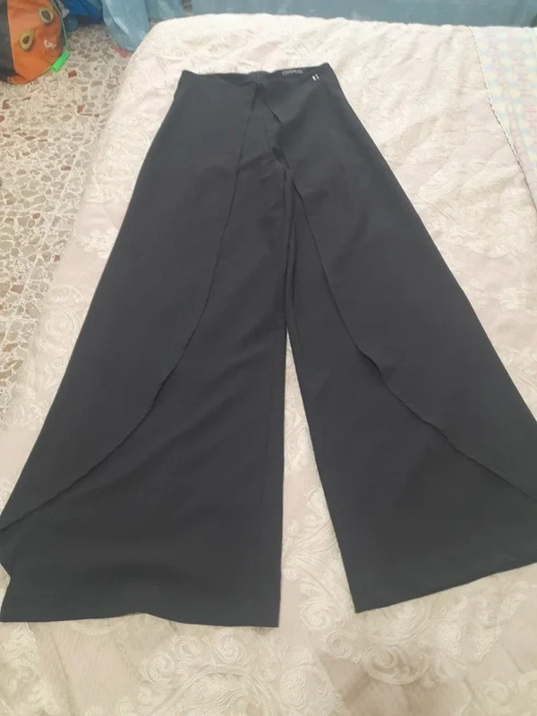 Pantalone gamba larga. 2