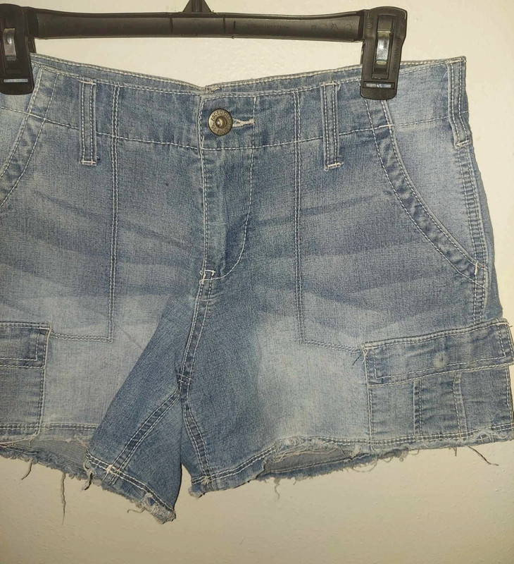 Distressed high-waisted shorts 4