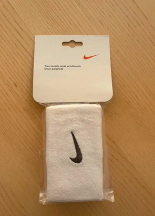 Paire de serre poignet double largeur Nike blanc, jamais porté, sous emballage, brand: Nike, condizioni: Ottime, taglia: Taglia unica, €10.00, €11.20 include la Protezione acquisti