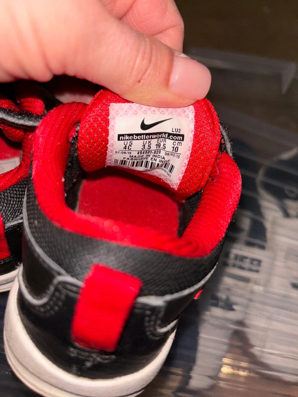Nike Sneaker schwarz rot 19,5 2