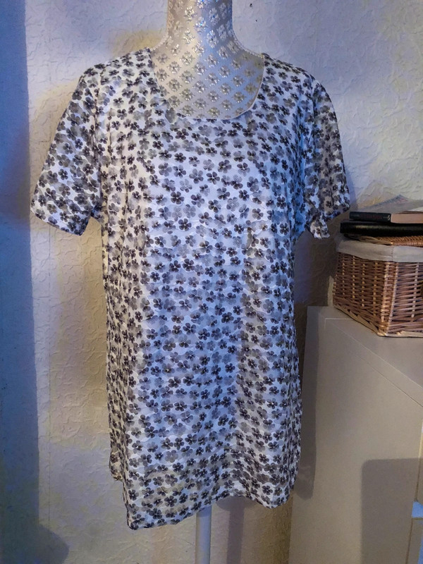 Just Elegance size 16 lined top Vinted
